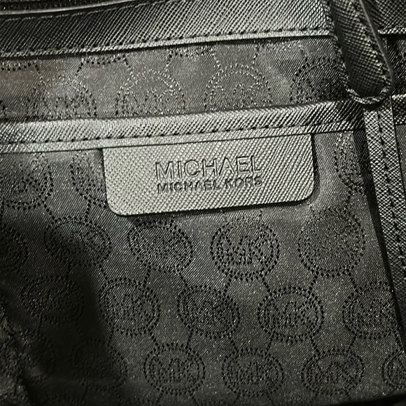 Michael Kors Large Travel Saffiano Leather Tote Snake Print and Black - Picture 4 of 6